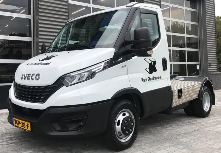 Kam Staalhandel neemt nieuwe IVECO Daily BE-trekker in gebruik