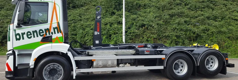 IVECO X-WAY met haakarm voor trouwe IVECO-rijder Van Brenen