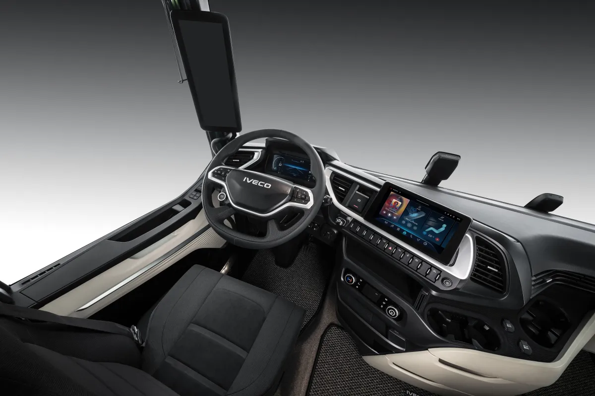 Stuur en digitale schermen van de IVECO X-Way