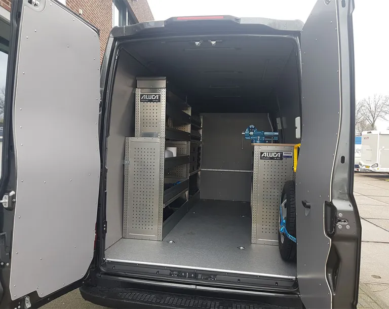 IVECO Daily 40C21HA8 3520LH2 afgeleverd aan MDB Tractors & Parts