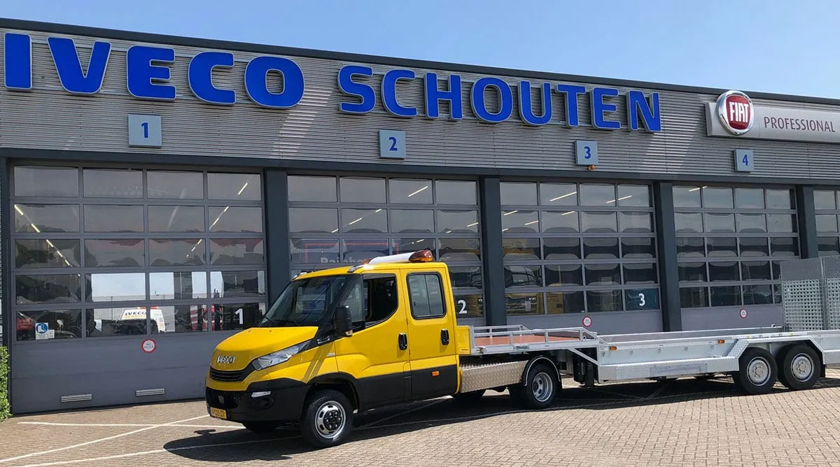 Twee IVECO Daily BE-trekkers voor Van Doorn Geldermalsen
