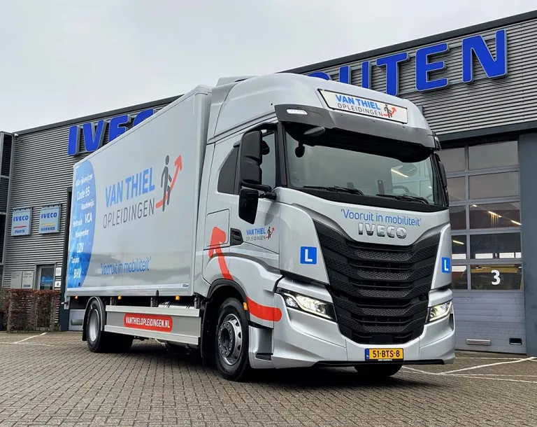 IVECO S-Way bakwagen voor Van Thiel Opleidingen uit Beneden-Leeuwen