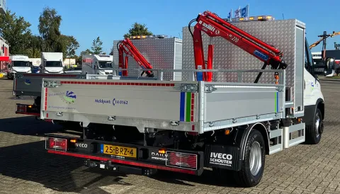 2 x Daily met autolaadkraan voor Gemeente Drimmelen