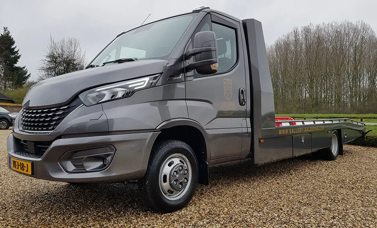 Unieke IVECO Daily oprijwagen voor Gallery Aaldering
