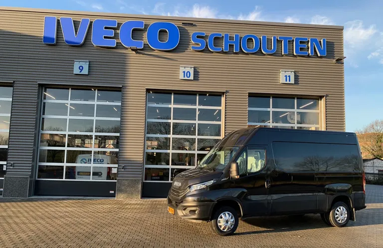 IVECO Daily MY22 voor Besteman Grondwerken en Bestratingen