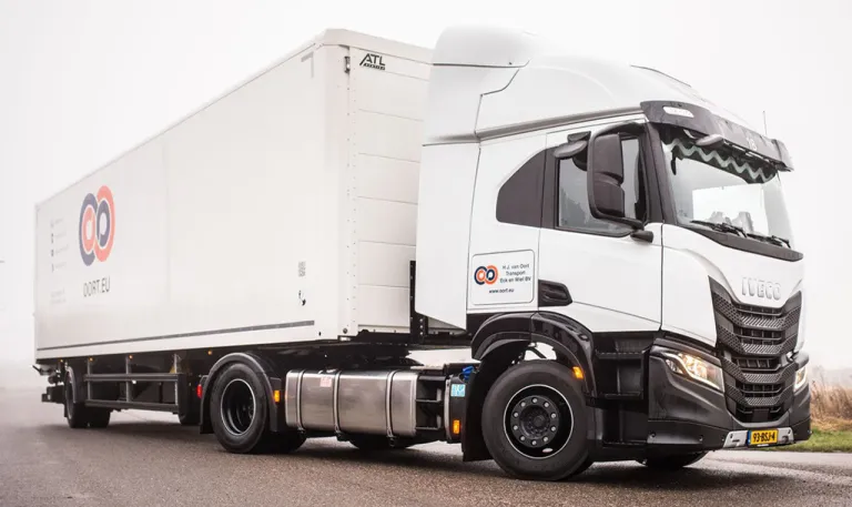 Van Oort Autogroep kiest voor IVECO S-WAY trekker