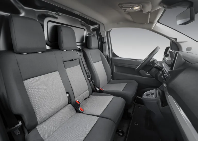 Stoelen van de IVECO eJolly vanaf de passagierszijde