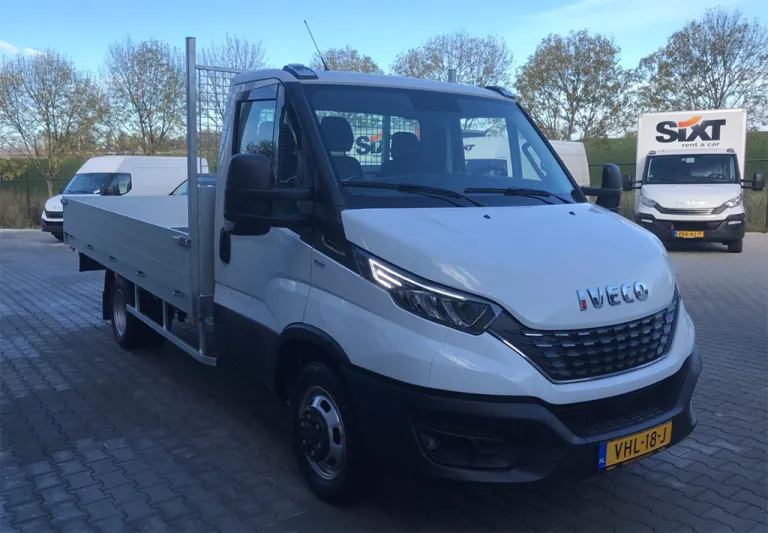 AKULUX neemt nieuwe IVECO Daily met open laadbak in gebruik!