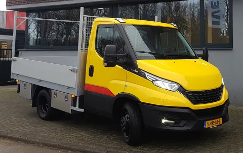 Compacte IVECO Daily voor Addy Duifhuizen Marktkramenverhuur