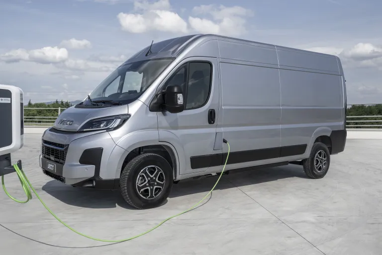 IVECO eSuperJolly met geopende achterdeuren