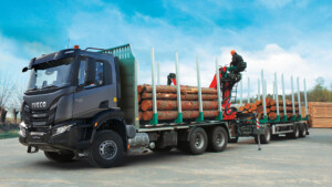 IVECO T-WAY houttransporter