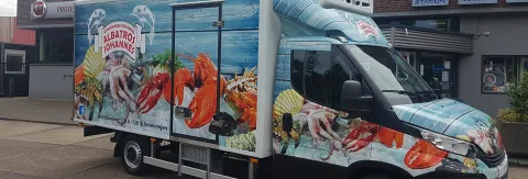 Opvallende IVECO Daily koelwagen voor Scheveningse Vishandel Albatros Johannes