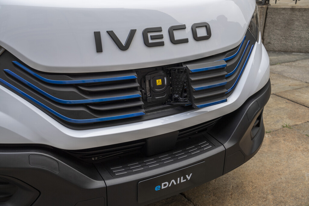 De voorkant van de IVECO eDaily