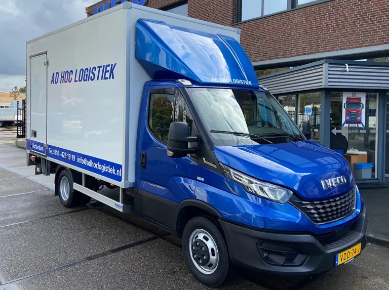 Ad Hoc Logistiek neemt nieuwe IVECO Daily bakwagen in gebruik