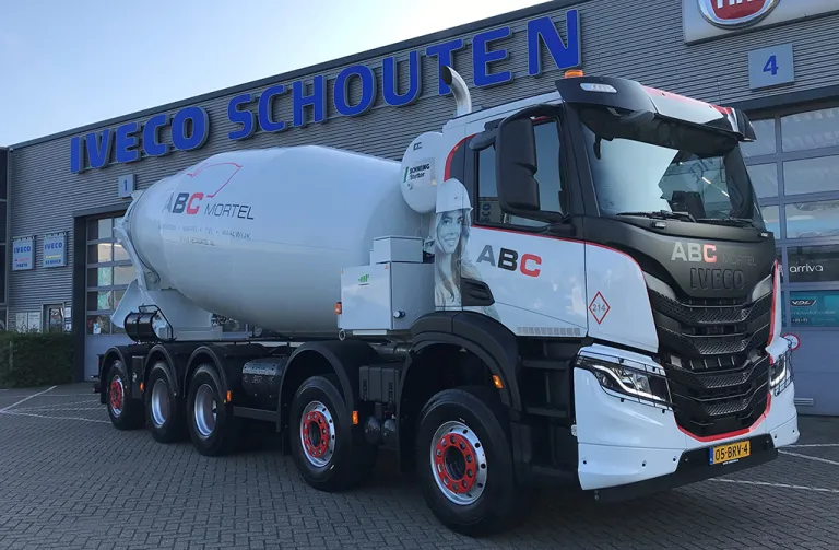 ABC Mortel neemt IVECO X-WAY met hybride betonmixer in gebruik