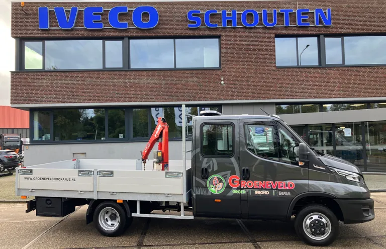 Nieuwe IVECO Daily 50C18 dubbelcabine voor Loonbedrijf A.J. Groeneveld
