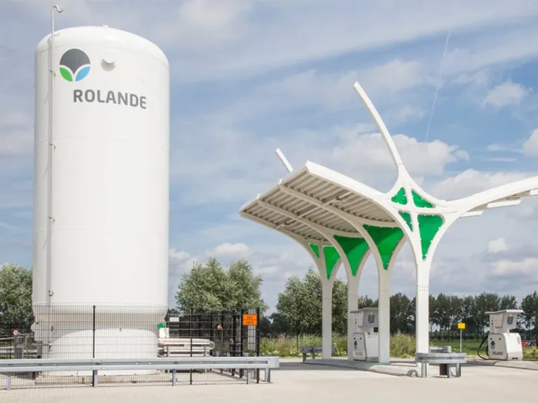 IVECO Schouten opent eerste LNG-tankstation, 2013