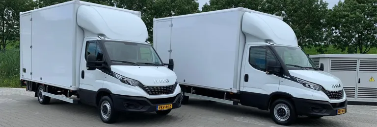 Twee nieuwe IVECO Daily bakwagens voor Koeriersdienst Swift