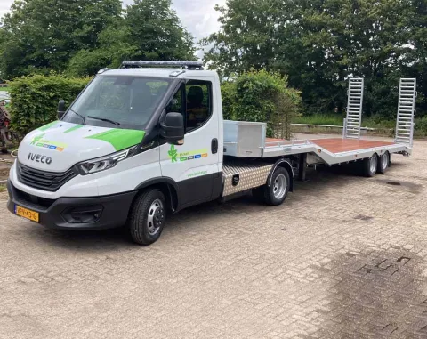 Daily BE-trekker met semi-dieplader oplegger voor Krinkels