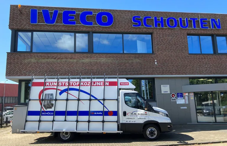 IVECO Daily glasresteel afgeleverd M.M. Schenk