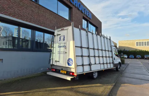 Glashandel Daniëls breidt wagenpark uit met nieuwe IVECO Daily