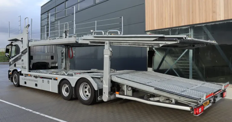 Clean = Clean neemt IVECO S-WAY Cartransporter in gebruik