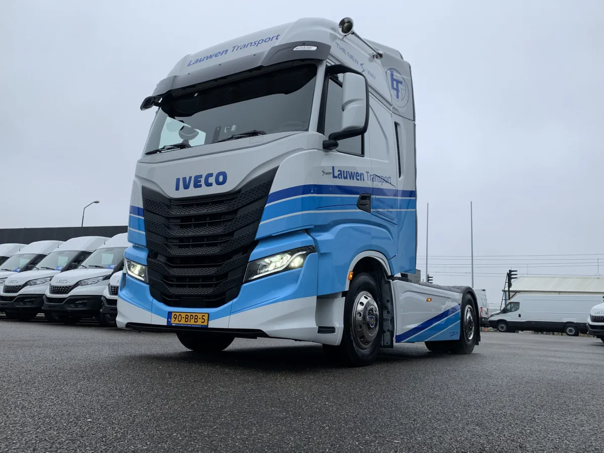 Lauwen Transport met IVECO S-WAY naar Parijs