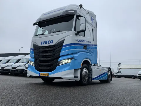 Lauwen Transport met IVECO S-WAY naar Parijs