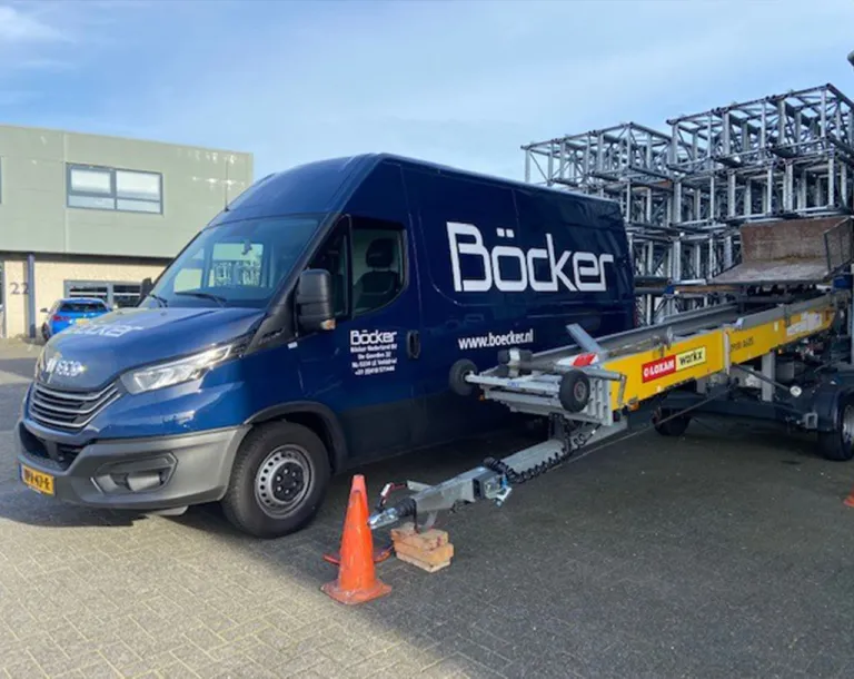 Böcker neemt de IVECO Daily HI-MATIC in gebruik