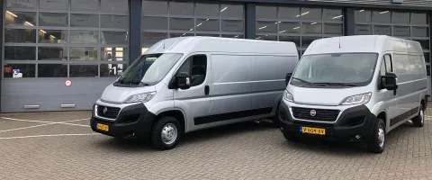 Twee Ducato’s met laadklep voor Van Oort Autogroep