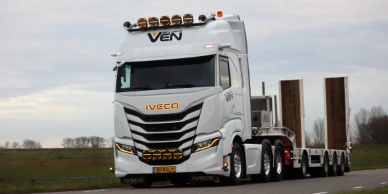 IVECO S-Way voor zwaartransport bij Van der Ven