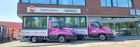 Twee IVECO Daily’s 40C16A8 met openlaadbak geleverd aan Mundo Steigers International