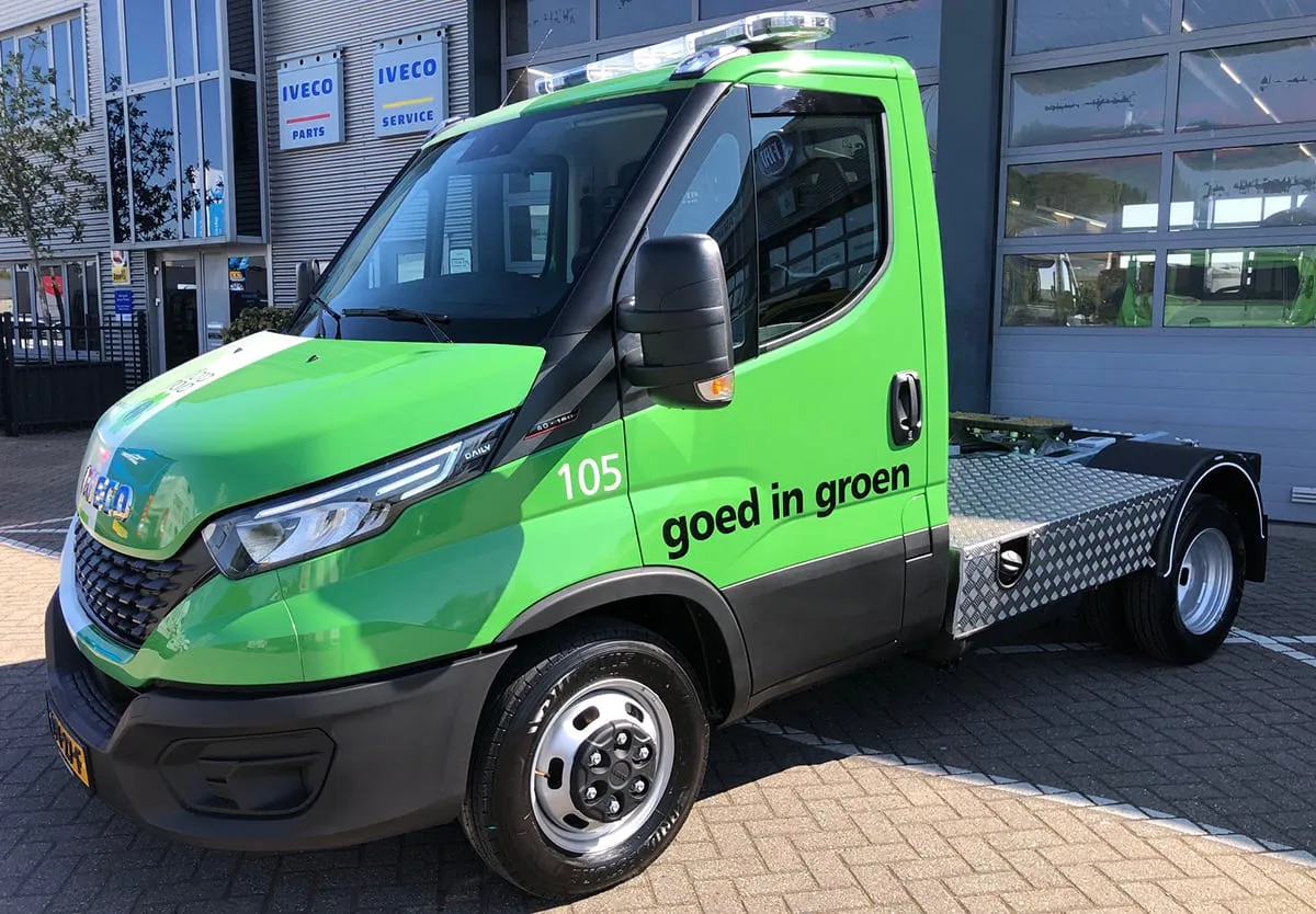 Twee nieuwe IVECO Daily BE-trekker voor Flora Nova