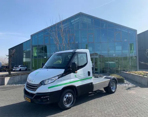 De Jong Groenbeheer neemt IVECO Daily BE-trekker in gebruik