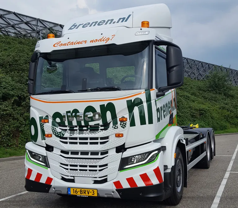 IVECO X-WAY met haakarm voor trouwe IVECO-rijder Van Brenen