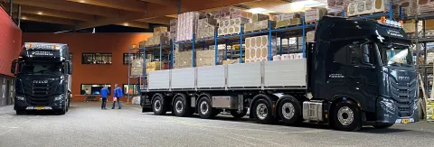 Twee IVECO S-WAY’s voor Bouwcenter Nelemans