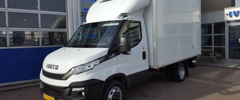 Smaakvolle IVECO Daily 35C14 Hi-Matic koelwagen voor De Bijenkorf Patisserie
