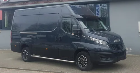 Ferry “De Hoefsmid” neemt nieuwe IVECO Daily Hi-Matic in gebruik