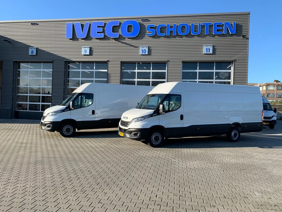 Twee nieuwe IVECO Daily’s voor Reppel koeriers uit Dordrecht