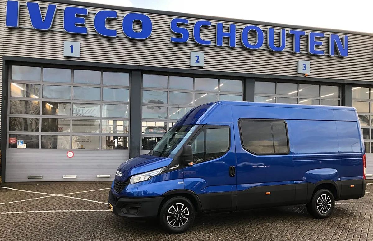 New Daily dubbel-cabine voor Böcker Nederland