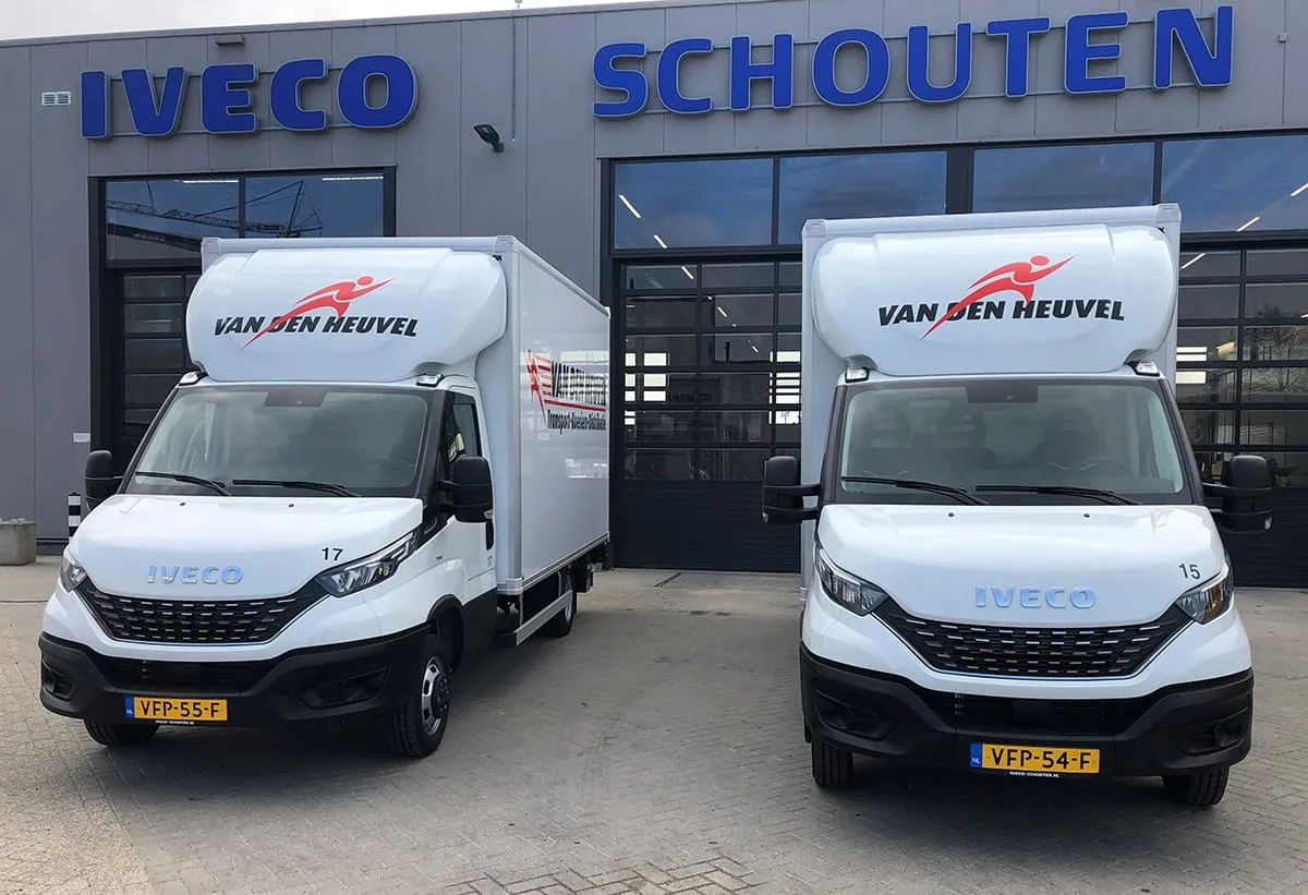 Twee IVECO Daily bakwagens voor Van den Heuvel Logistiek
