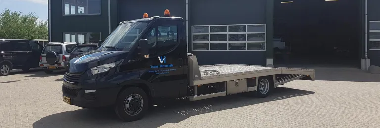 Jong gebruikte IVECO Daily oprijwagen voor Van Hennik
