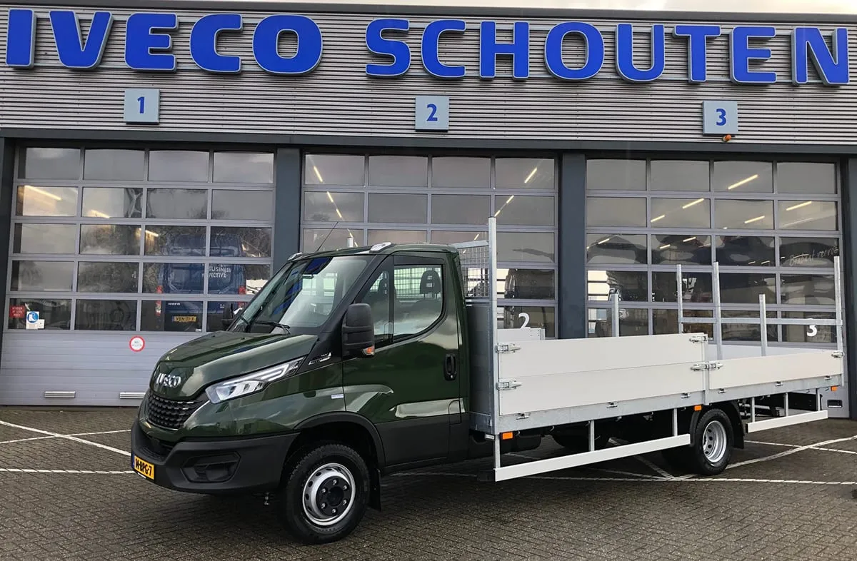 Nieuwe IVECO Daily 72C18H Hi-Matic voor Fa. Gebr. van Dorland