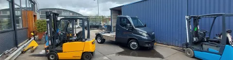 Nieuwe IVECO Daily met trekker ombouw voor Lifting Equipment Vlaardingen BV