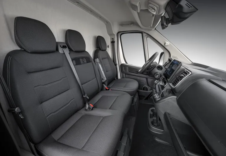 Voorstoelen in de cabine van de IVECO eSuperJolly
