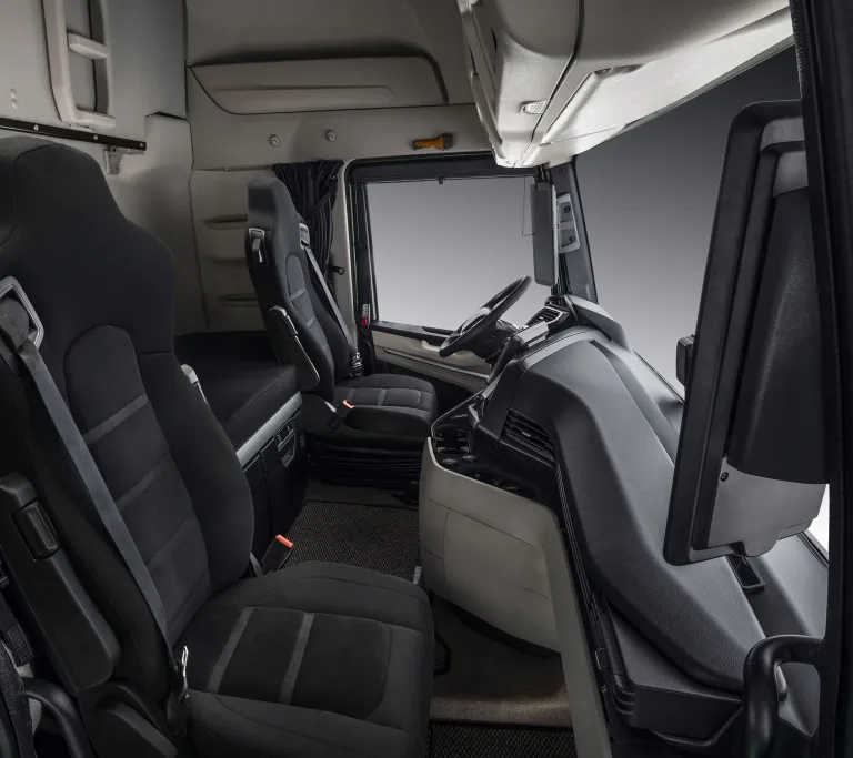 Passagiersstoel in de cabine van de IVECO X-Way