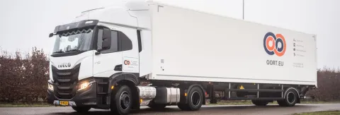 Van Oort Autogroep kiest voor IVECO S-WAY trekker