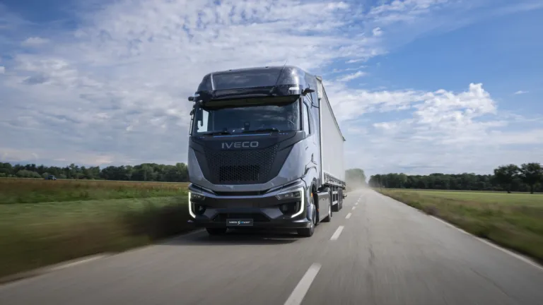 IVECO S-eWay, vooraanzicht op de weg