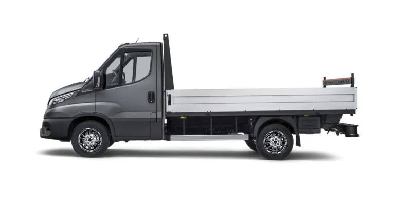 IVECO Daily chassis-cabine met open laadbak, zijaanzicht (studio)
