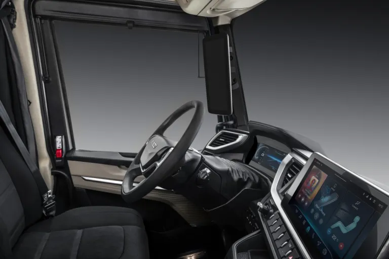 Cockpit van de IVECO S-Way met infotainmentscherm